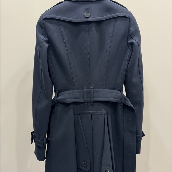 Excellent Burberry flattering trench - Picture 5 of 8